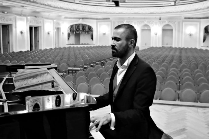 Photo of pianist Pavel Nersessian