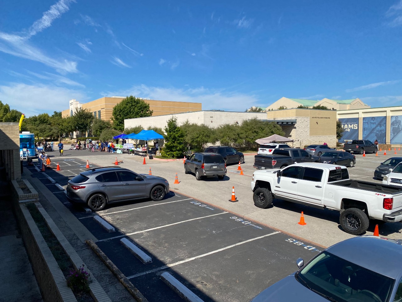 Line of cars waiting to receive free groceries.