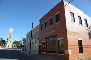 Outside image of Texas Wesleyan's Bernice Coulter Templeton Art Studio Gallery.