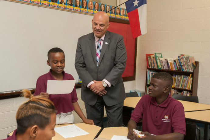 Photo of Fort Worth ISD Superintendent Kent Scribner with students from the Forest Oak Leadership Academy.