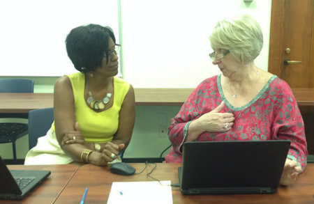 Picture of CETL Director consulting with faculty member.