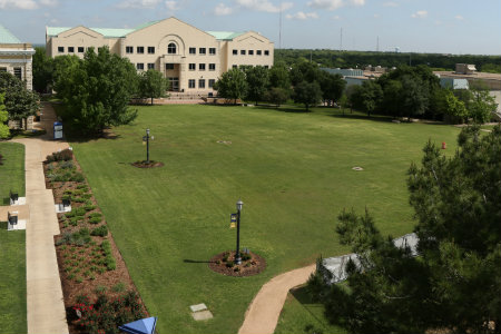 Photo of Texas Wesleyan's campus mall