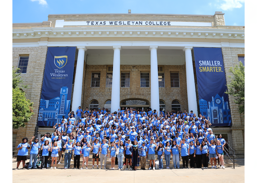 Class of 2028 poses in front of the administration building