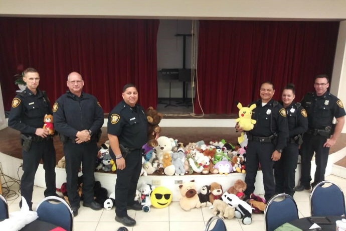 The Fort Worth Police Department east division came to pick up the bears that were collected in this year's bear hunt (2018). The drive was very successful in collecting over 150 bears. 